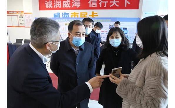 威海产投集团走访慰问节日时代坚守岗位的一线员工