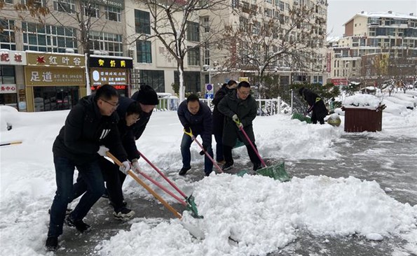 以动制“冻”，温暖护行——威海产投集团开展清雪行动